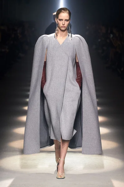 Look 13